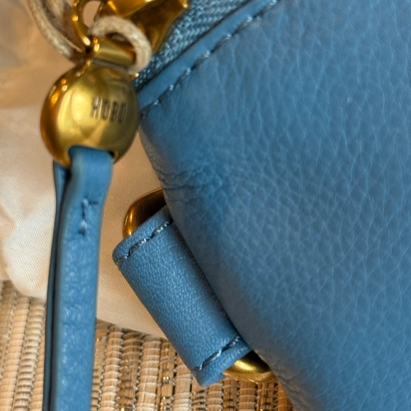 NEW HOBO Leather Adjustable Fern Belt/Crossbody Bag In Dusty Blue - Picture 7 of 13